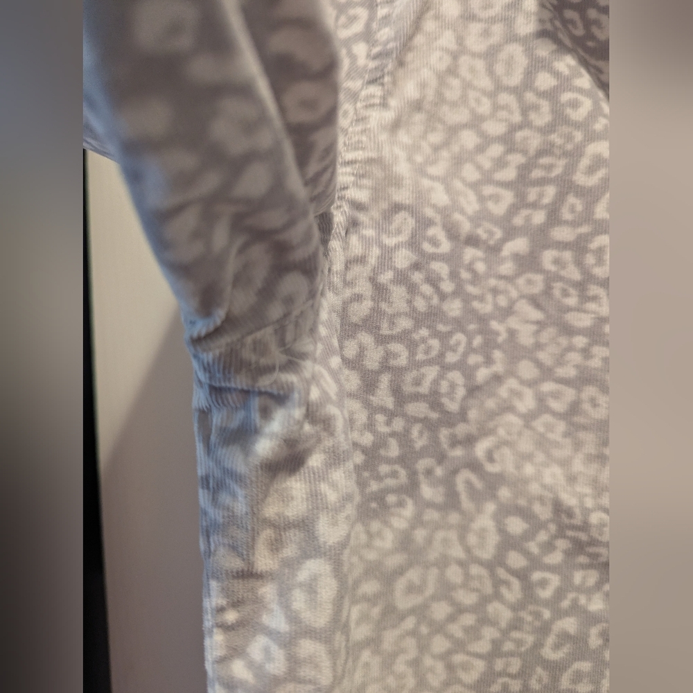 Chico's women's grey white leopard print long slv flannel button shirt Size 2 *L - Picture 3 of 11